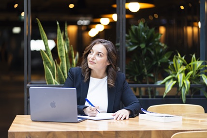 Rym Leulmi writing notes during a conversation